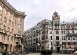 Петербургские дворики: секретные маршруты по атмосферным парадным и внутренним дворам