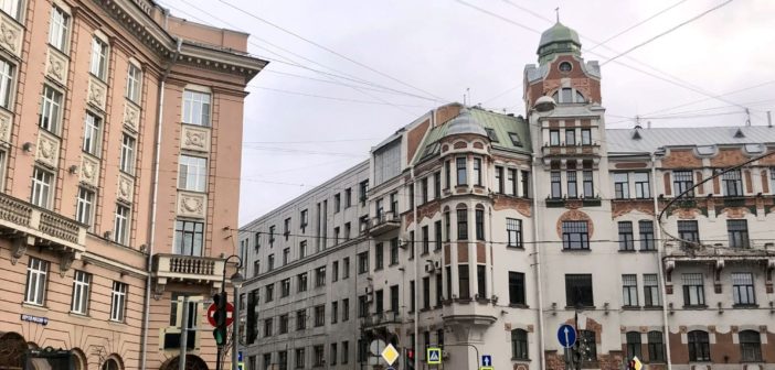 Петербургские дворики: секретные маршруты по атмосферным парадным и внутренним дворам