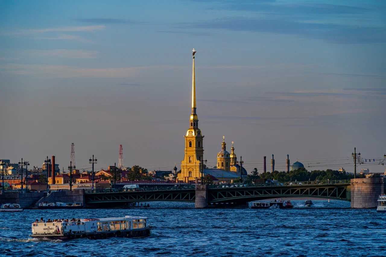 Экскурсии по рекам и каналам Санкт-Петербурга